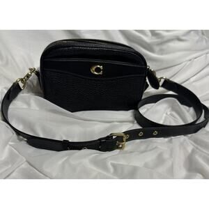 COACH Camera Bag Crossbody Black Pebble Leather Small Classic Minimalist EUC